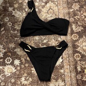 Black One-Shoulder Bikini